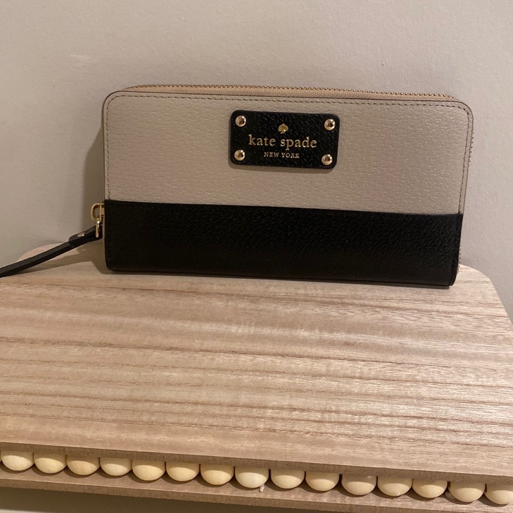 EUC Kate Spade New York Black and Tan Wallet